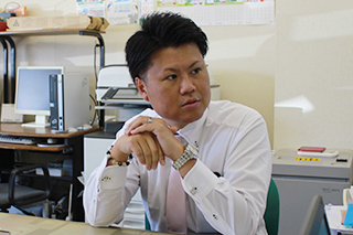 上野　泰史