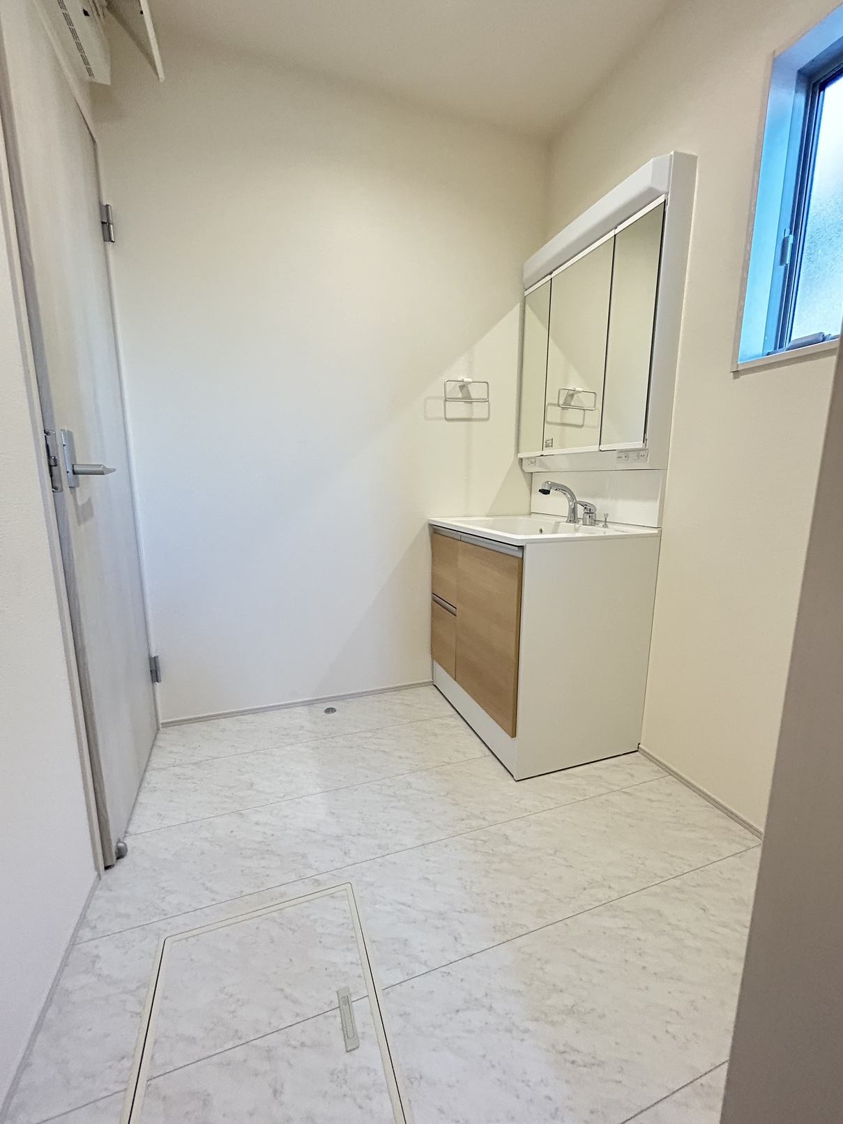 鈴鹿市磯山３丁目　新築戸建　全２棟　2280万円（税込）～　【今週土日　オープンハウス開催】