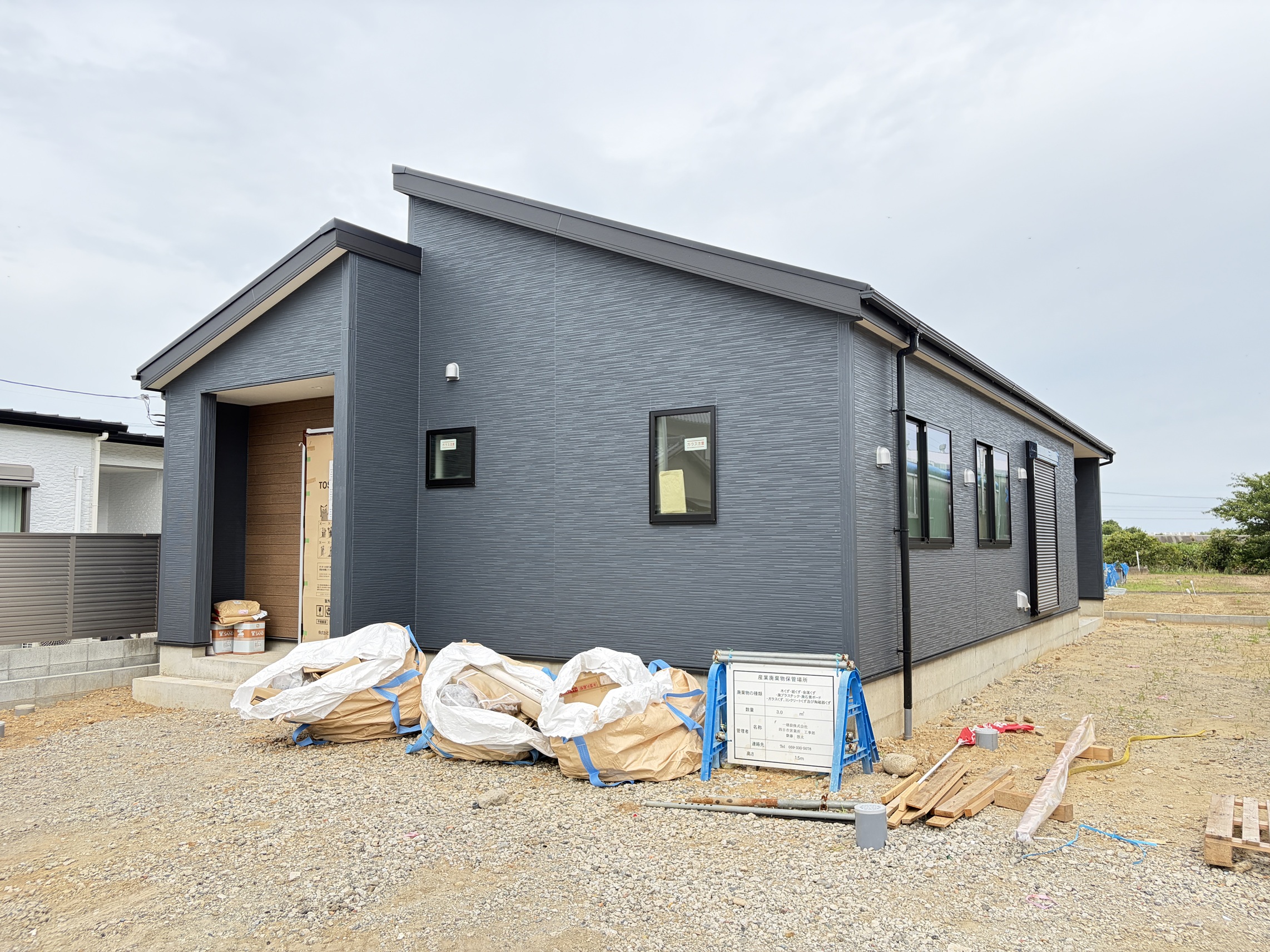 津市白塚町 新築戸建 全2棟 4LDK 2,430万円~ 【1号棟 現在商談中です】